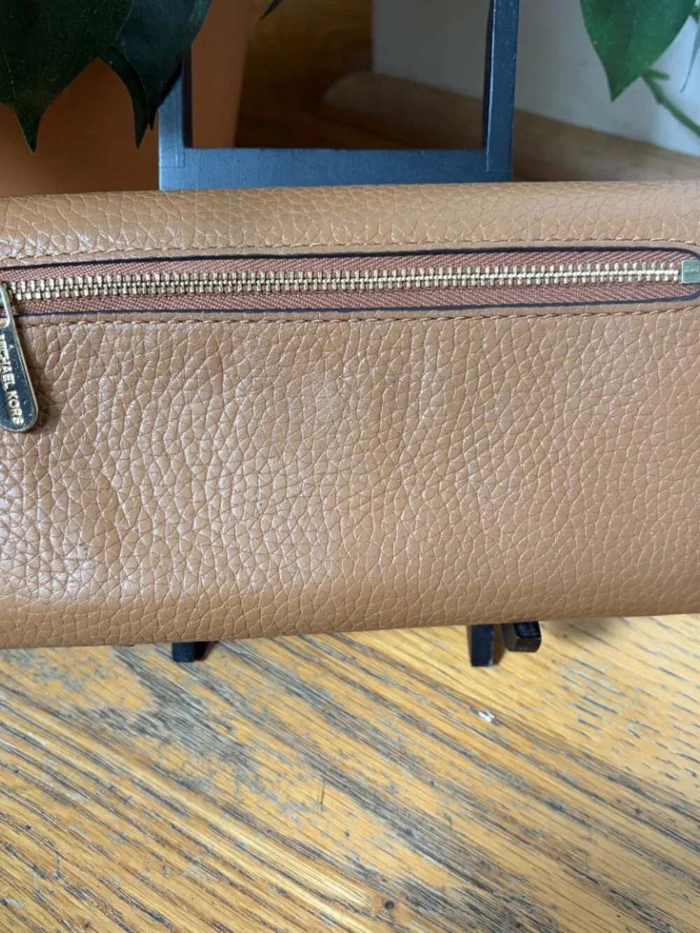 Michael Kors Astrid Carryall Continental Wallet in tan/acorn pebbled leather